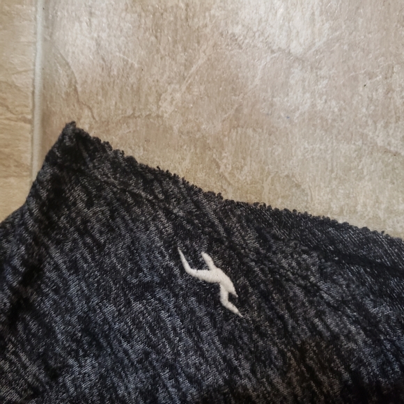 hollister flowy top - Picture 3 of 3